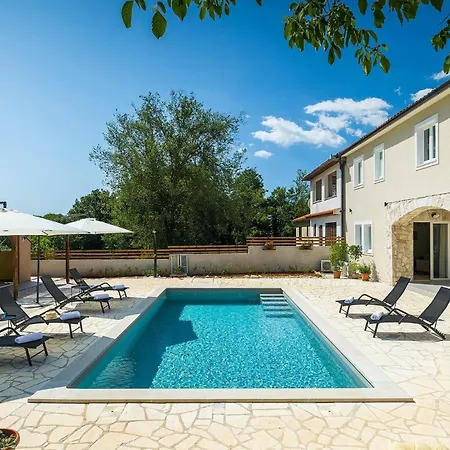 Stora Kuca Tatil Evi Krapan