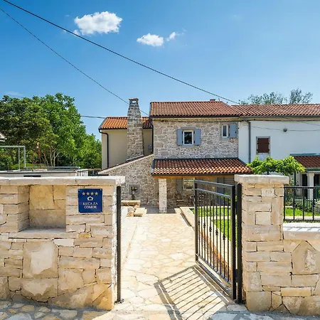 Stora Kuca Tatil Evi Krapan