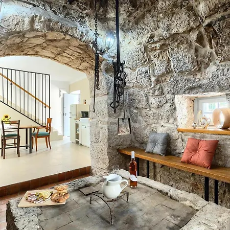 Stora Kuca Tatil Evi Krapan