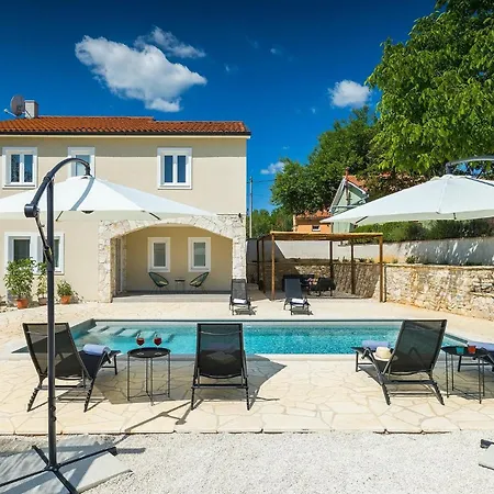 Dom wakacyjny Stora Kuca *